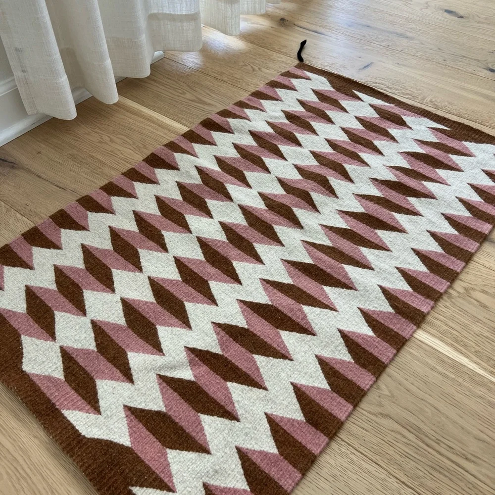 Archive New York Rug - Picture 2 of 3